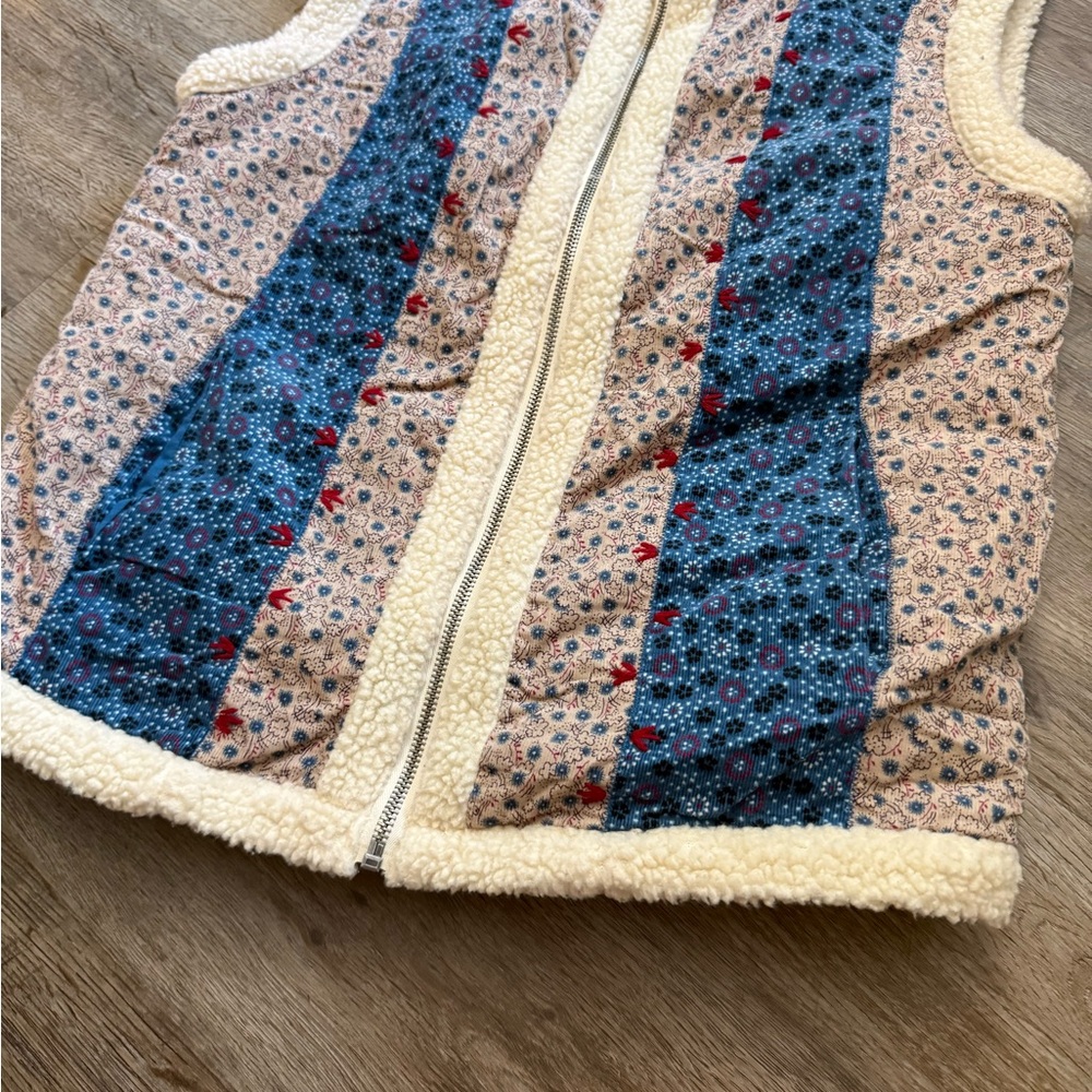 Kimchi & Blue • Boho Floral Micro Corduroy Sherpa Vest - Picture 3 of 13